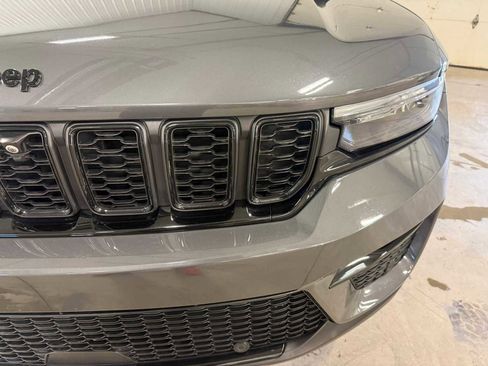 Used 2024 Jeep Grand Cherokee Limited w/ Luxury Tech Group II image 5