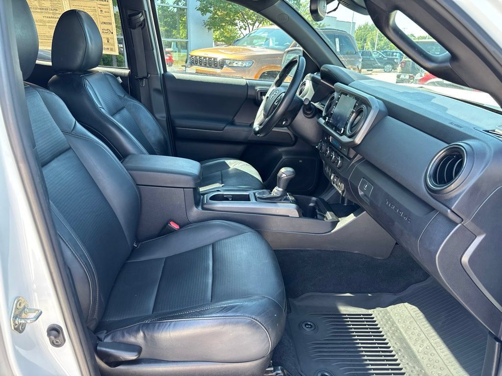 Used 2021 Toyota Tacoma TRD Off-Road w/ TRD Premium Off Road Package AWD/4WD image 31