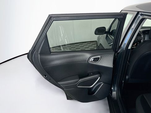 Used 2025 Kia Soul LX w/ LX Technology Package FWD image 25