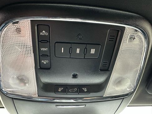 Used 2018 Jeep Grand Cherokee Altitude image 23