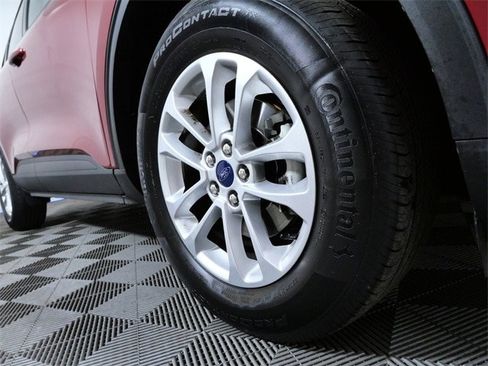 Certified 2022 Ford Escape SE w/ Cold Weather Package image 2