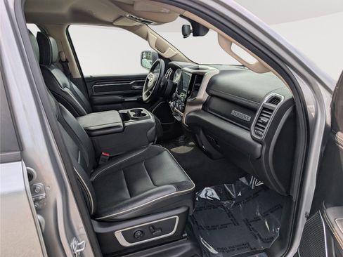Used 2019 RAM 1500 Laramie AWD/4WD image 10