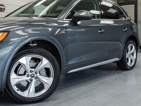Used 2023 Audi Q5 2.0T Premium Plus w/ Premium Plus Package AWD/4WD image 12