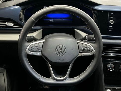 Used 2023 Volkswagen Taos SE w/ Panoramic Sunroof Package image 9