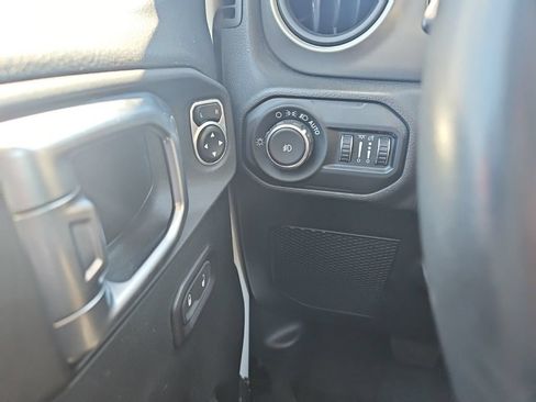 Used 2018 Jeep Wrangler Unlimited Sport S AWD/4WD image 20