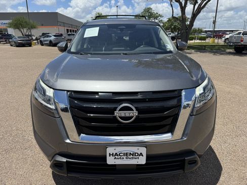 Used 2022 Nissan Pathfinder SV FWD image 6
