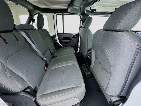 Used 2024 Jeep Wrangler Unlimited AWD/4WD image 18