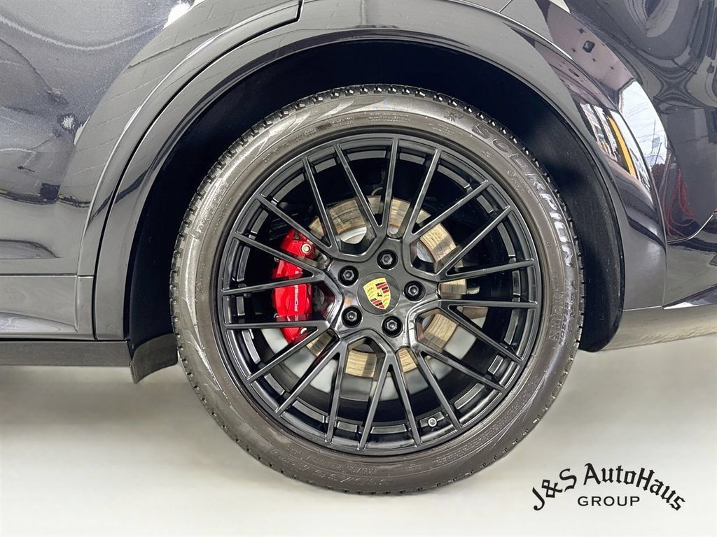 Used 2021 Porsche Cayenne GTS AWD/4WD image 40