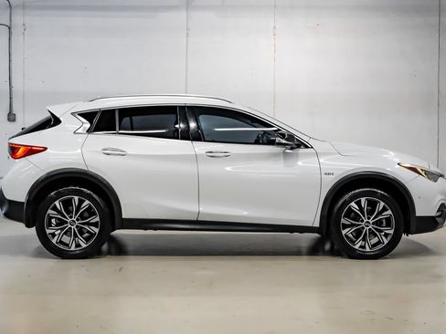 Used 2017 INFINITI QX30 Premium w/ Navigation Package AWD/4WD image 7