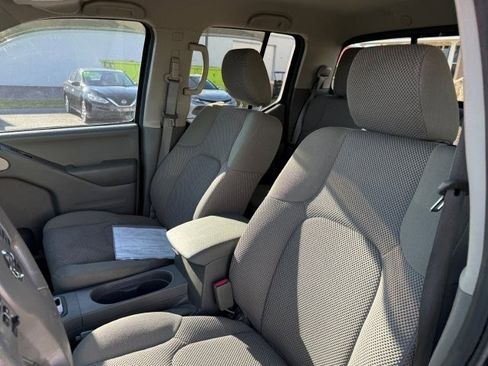 Used 2015 Nissan Frontier SV w/ SV Value Truck Package image 12