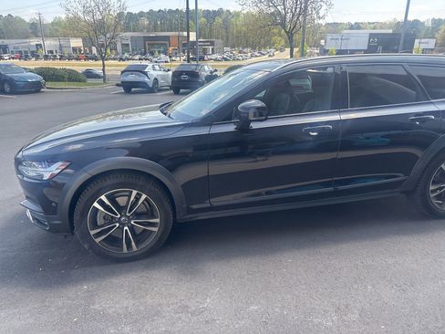 Used 2018 Volvo V90 T5 Cross Country w/ Convenience Package image 12