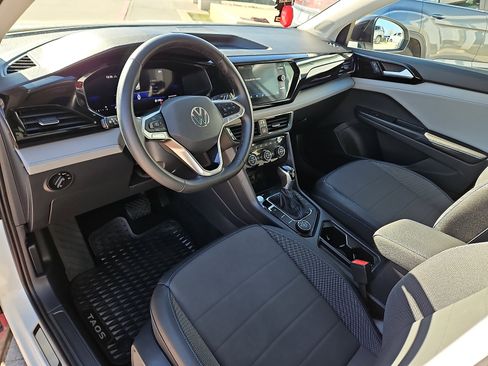 Certified 2024 Volkswagen Taos SE image 10