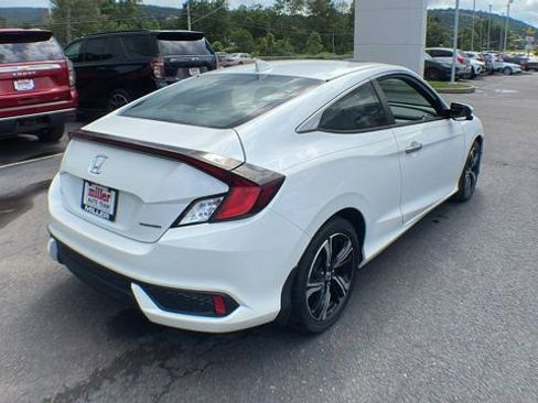 Used 2018 Honda Civic Touring image 4