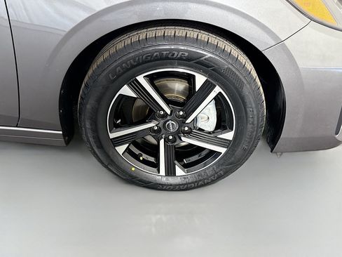 Used 2025 Nissan Sentra SV FWD image 32