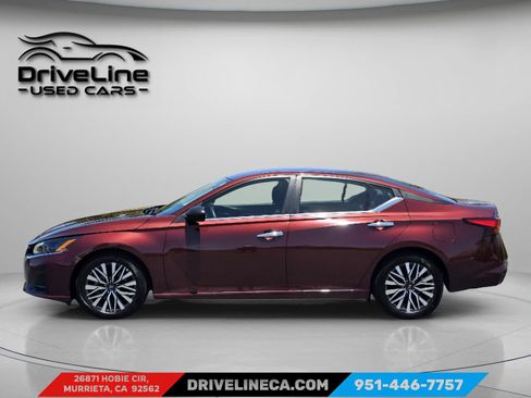 Used 2025 Nissan Altima 2.5 SV FWD image 14