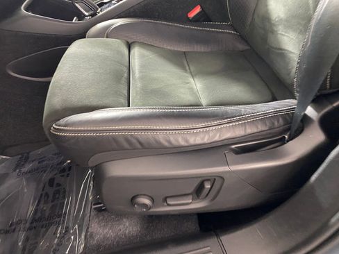 Used 2020 Volvo XC40 T5 R-Design image 13