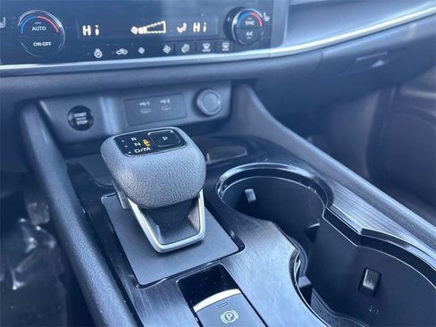 Used 2025 Nissan Rogue SV w/ SV Premium Package image 31