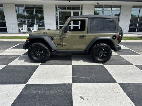 Used 2025 Jeep Wrangler Sport AWD/4WD image 1