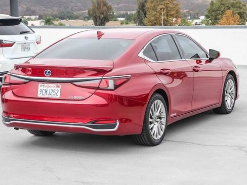 Used 2022 Lexus ES 300h w/ Accessory Package FWD image 7