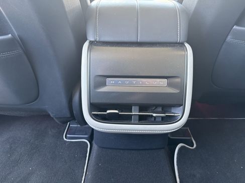 Used 2024 Lincoln Nautilus Premier AWD/4WD image 18