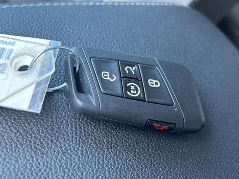 New 2025 Volkswagen Taos SE image 13