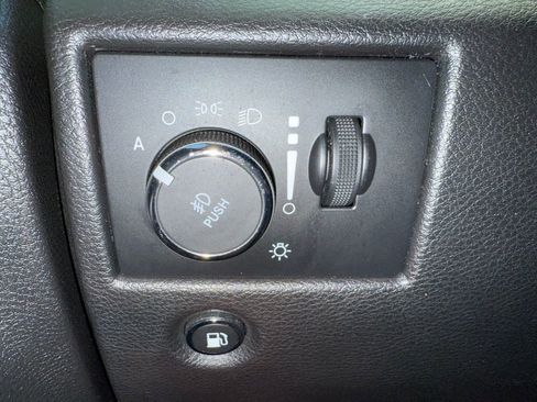 Used 2019 Jeep Grand Cherokee Limited image 21