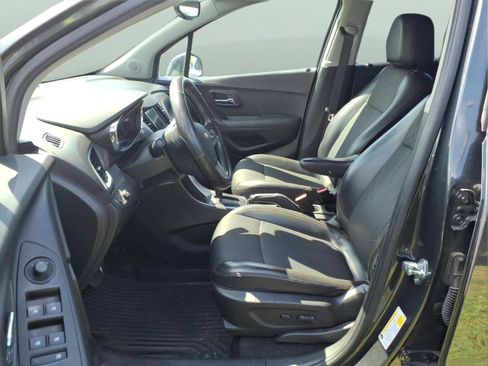 Used 2018 Chevrolet Trax LT w/ LT Convenience Package AWD/4WD image 5