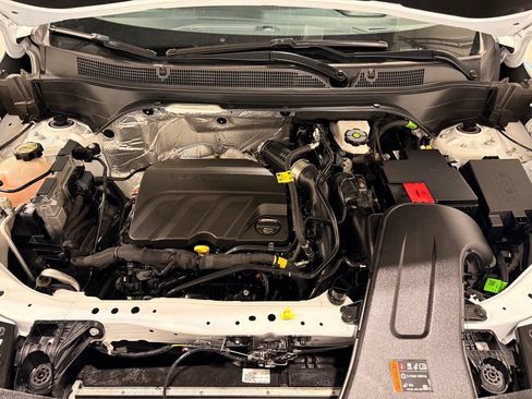 Used 2025 Chevrolet Trax LT FWD image 11