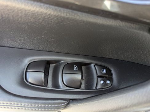 Used 2020 Nissan Rogue S FWD image 10