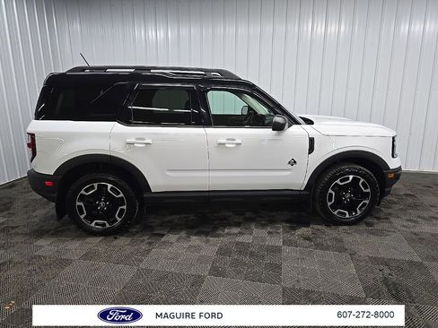 Used 2022 Ford Bronco Sport Outer Banks w/ Tech Package image 2