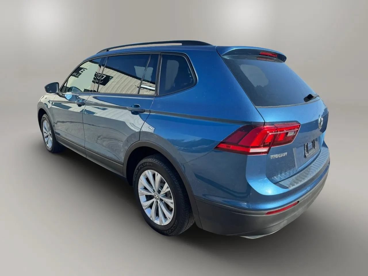 Used 2019 Volkswagen Tiguan S w/ Driver Assistance Package FWD image 9