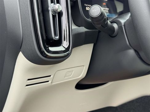 New 2026 Volvo XC40 B5 Ultra w/ Protection Package Premier image 9