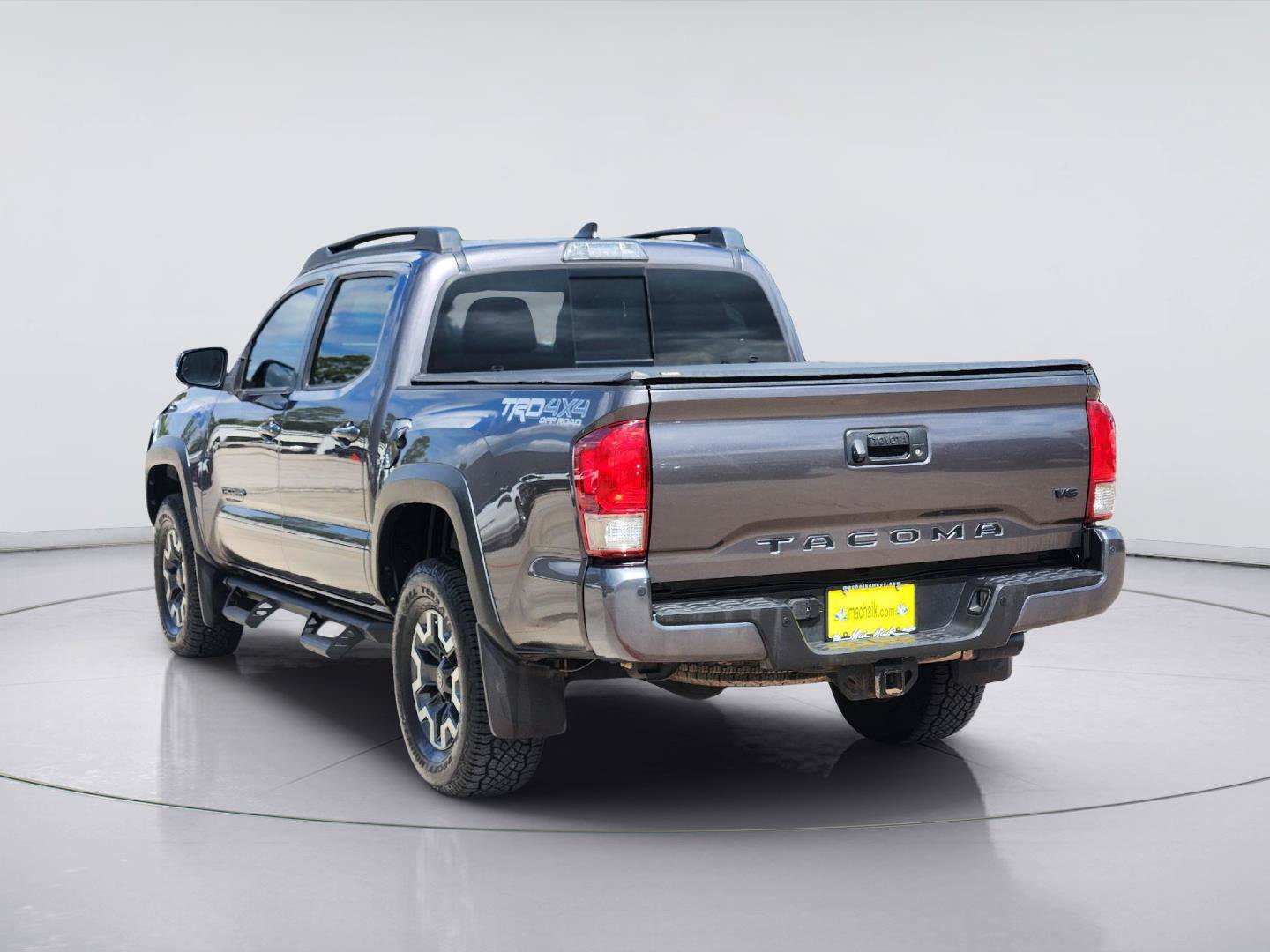 Used 2017 Toyota Tacoma TRD Off-Road w/ Premium & Technology Package AWD/4WD image 7