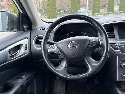 Used 2018 Nissan Pathfinder SL w/ Midnight Edition Package image 10