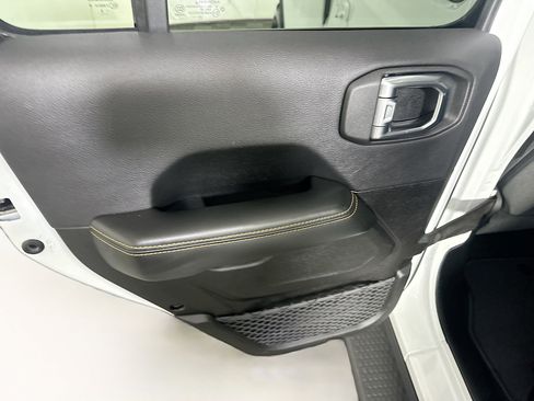 Used 2025 Jeep Wrangler Sahara image 25