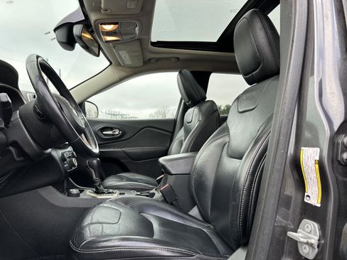 Used 2015 Jeep Cherokee Limited image 10