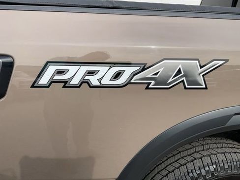 Used 2021 Nissan Titan PRO-4X w/ Pro-4x Convenience Package image 11
