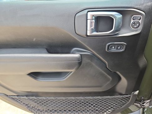 Used 2022 Jeep Wrangler Unlimited Rubicon w/ Steel Bumper Group AWD/4WD image 14