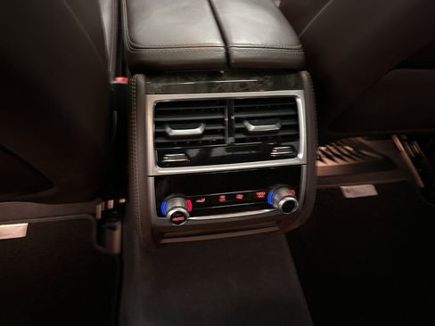 Used 2022 BMW 750i xDrive image 25