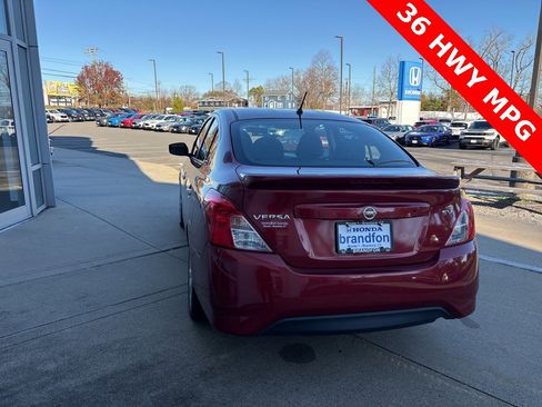 Used 2018 Nissan Versa SV image 4