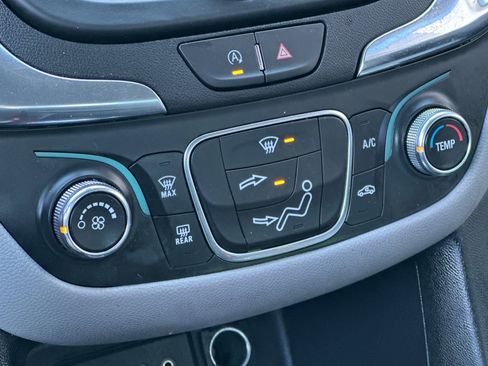 Used 2024 Chevrolet Equinox LS image 30