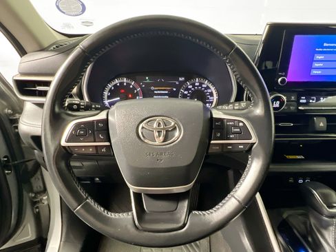 Used 2023 Toyota Highlander XLE image 17