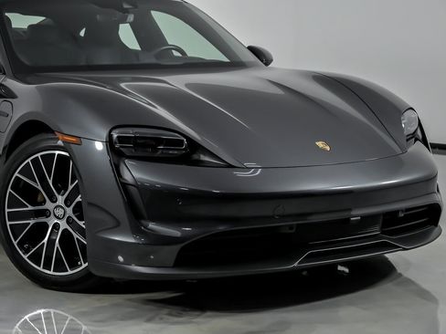 Used 2021 Porsche Taycan RWD image 3