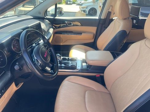 Used 2022 Kia Carnival EX FWD image 4