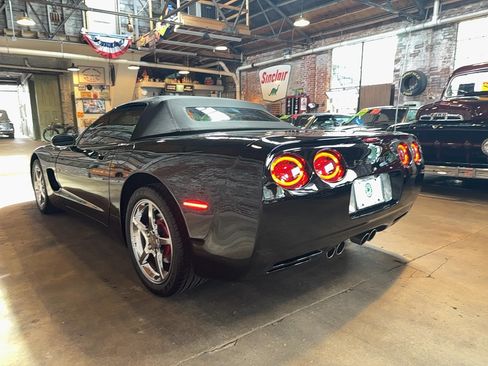 Used 1998 Chevrolet Corvette Convertible w/ Memory Pkg RWD image 5