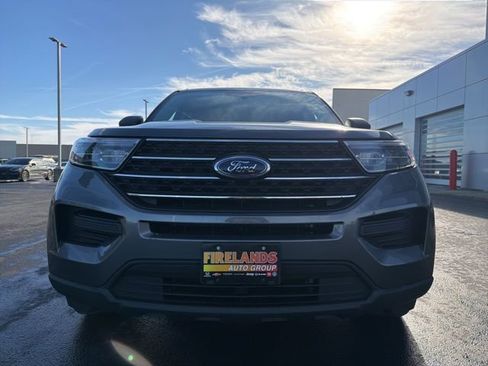 Used 2022 Ford Explorer XLT image 2