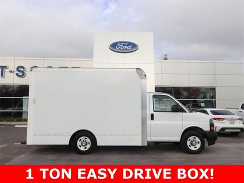 Used 2022 GMC Savana 3500 w/ Power Convenience Package image 13
