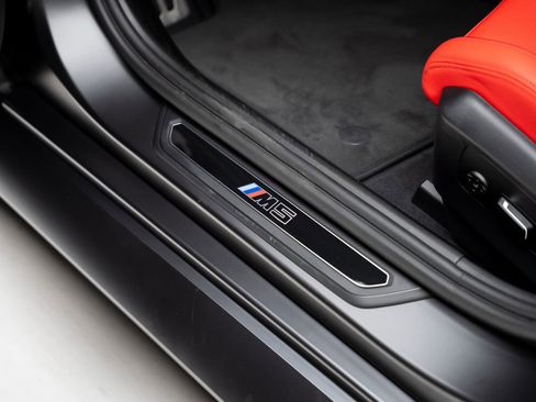 Used 2025 BMW M5 w/ Carbon Package image 61