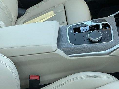 Used 2025 BMW 330i Sedan w/ Convenience Package image 6