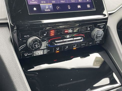 New 2025 Jeep Grand Cherokee Laredo w/ Luxury Tech Group I image 42